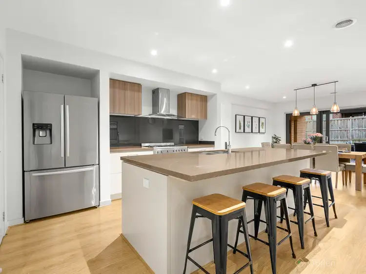 8 Landsdowne Avenue, Clyde North VIC 3978