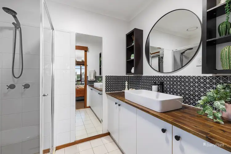 Fifth view of Homely house listing, 2 Alex Court, Greensborough VIC 3088