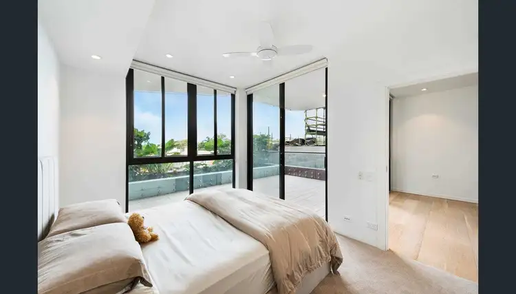 303/306 Oxford Street