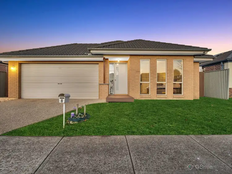 8 Reynard Place, Cranbourne East VIC 3977