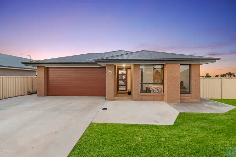 90 Bruton Street, Tocumwal NSW 2714