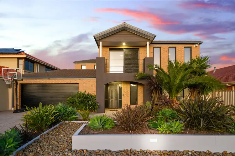 43 Honeyeater Crescent, Taylors Lakes VIC 3038