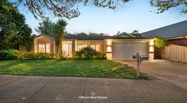 14 Grove Gardens, Berwick VIC 3806
