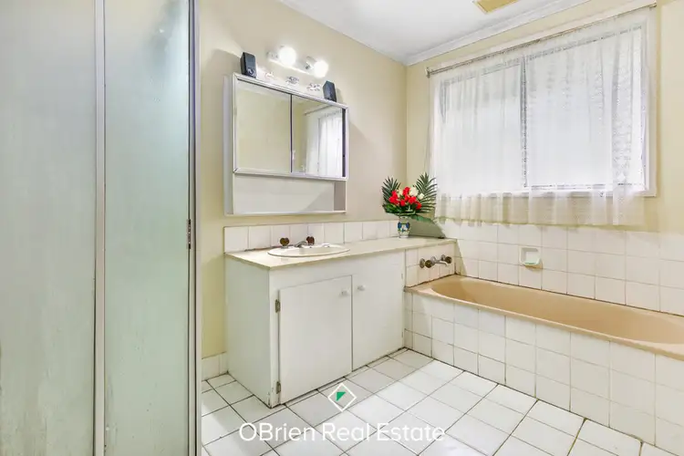 Fifth view of Homely house listing, 7 Carolyn Court, Frankston VIC 3199