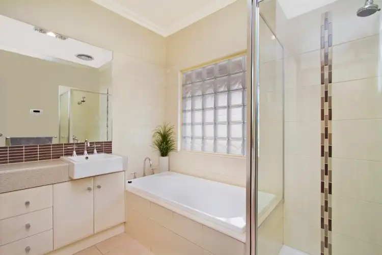 Fifth view of Homely house listing, 19 Aspera Way, Kangaroo Flat VIC 3555