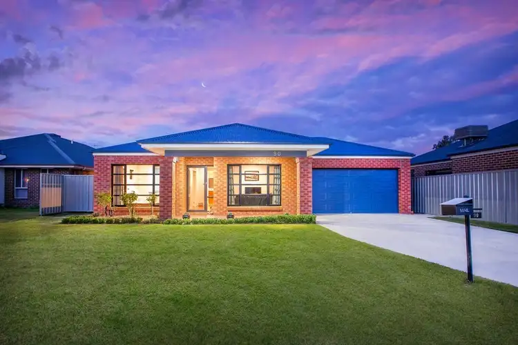 90 Cambridge Drive, Thurgoona NSW 2640