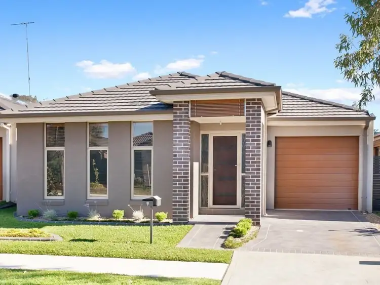 9 Jenkin Street, Ropes Crossing NSW 2760