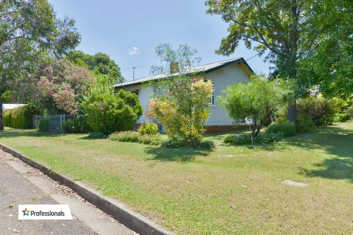 Main view of Homely house listing, 2 Elizabeth Street, Tamworth NSW 2340