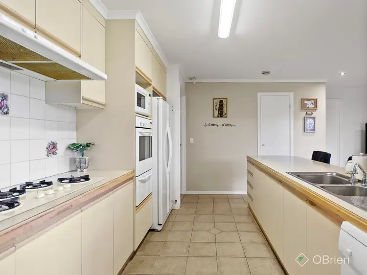 Fifth view of Homely house listing, 6 Elpara Place, Skye VIC 3977