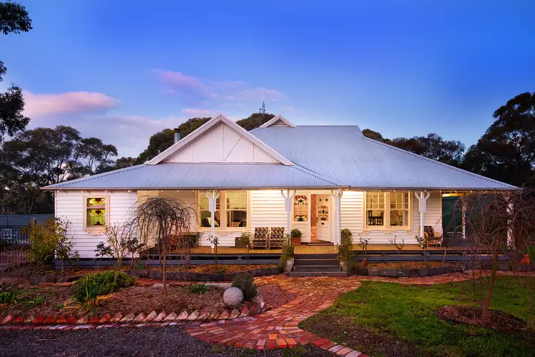 106 Plumridge Street, White Hills VIC 3550