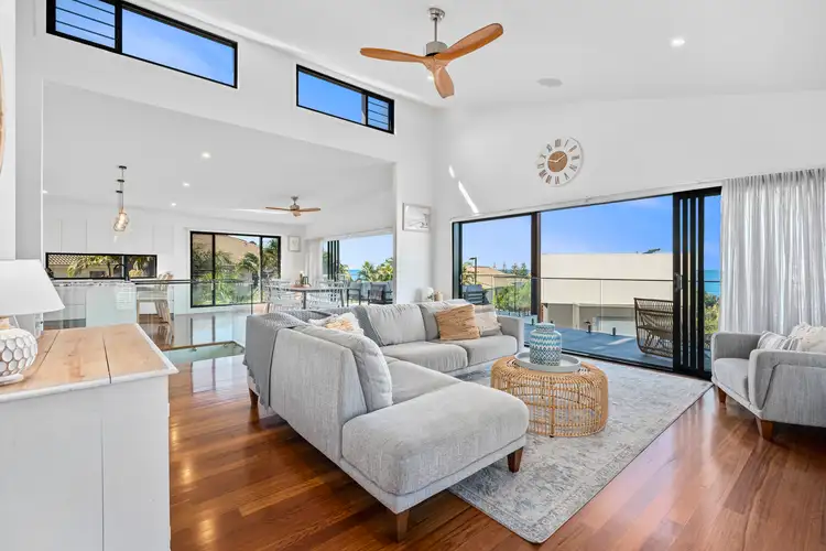 2 Pelican Close, Sapphire Beach NSW 2450