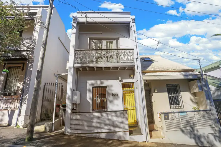 10 Creek Street