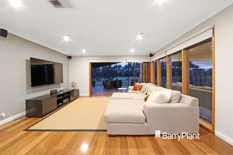 9 Moama Place
