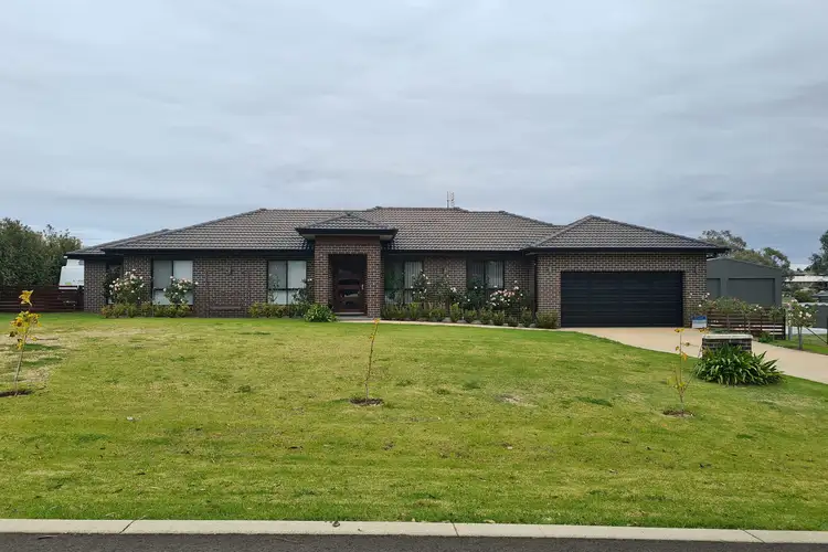 15 Blue Gum Road, Tamworth NSW 2340