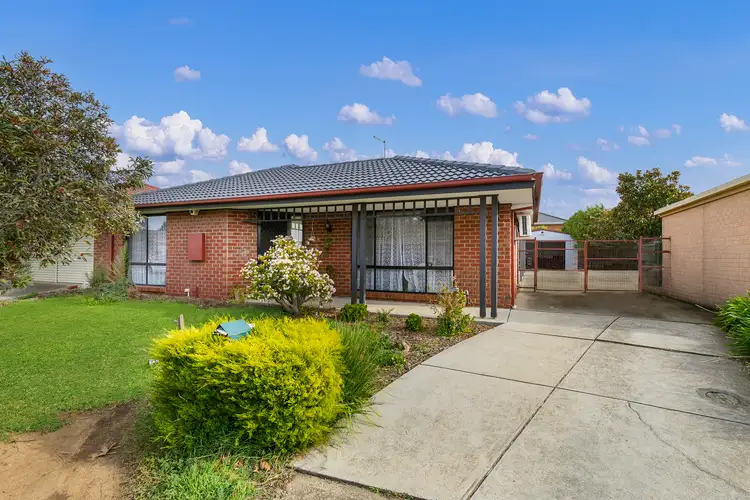 11 Flintoff Avenue, Burnside VIC 3023