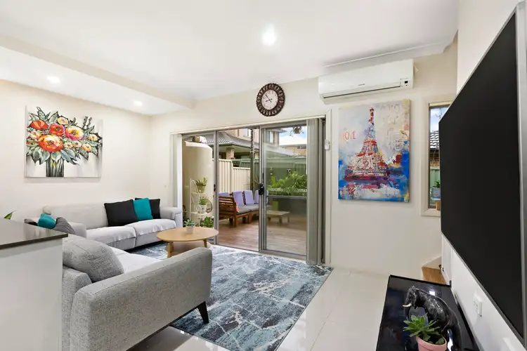 4/17 Carinya Road, Girraween NSW 2145