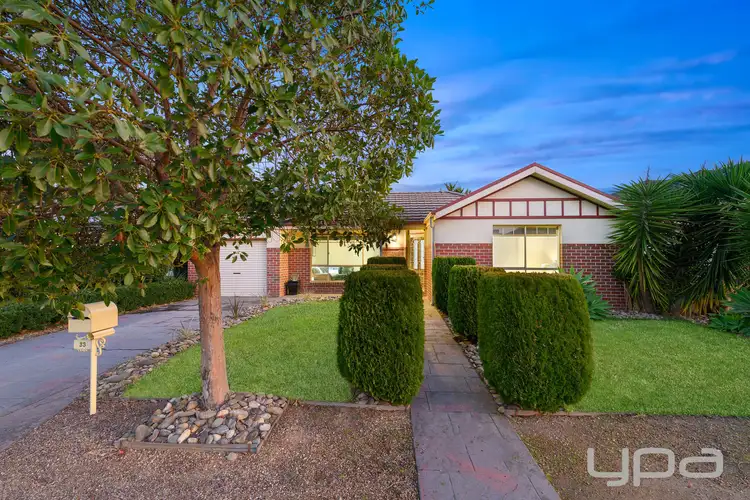 33 Goulburn Circuit, Caroline Springs VIC 3023