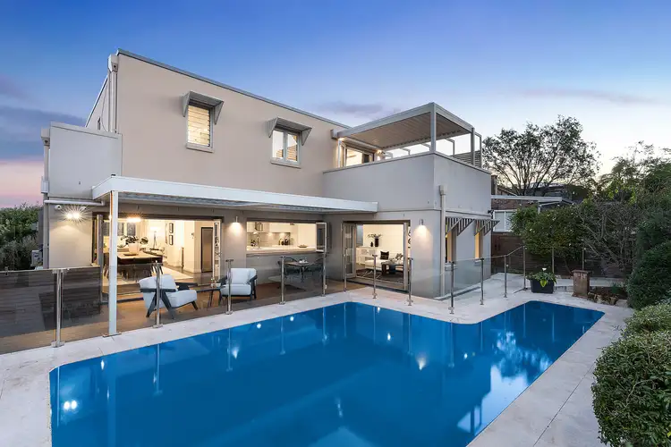 17 Strathallen Avenue, Northbridge NSW 2063