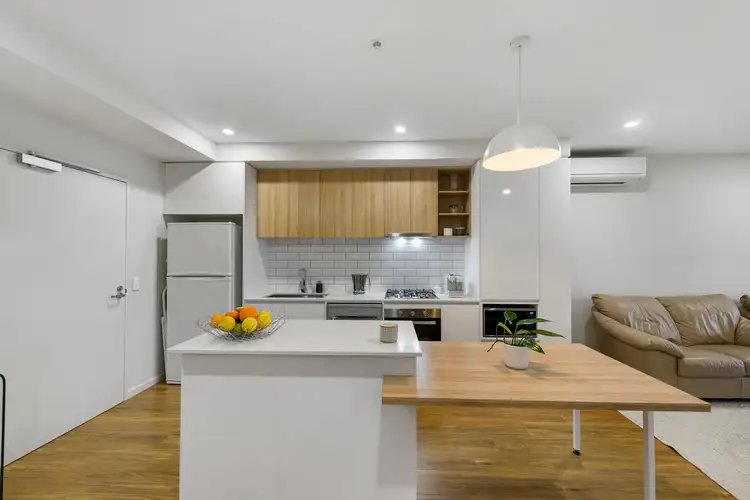 211/9 Commercial Road, Caroline Springs VIC 3023