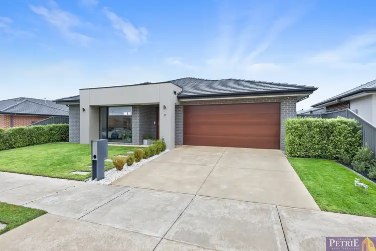 7 Marxsen Parade, Lucas VIC 3350