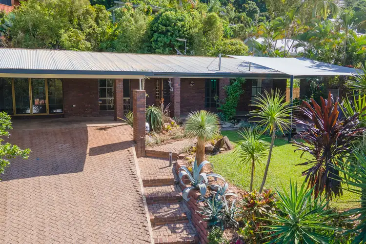 27 Minerva Avenue, Mooroobool QLD 4870
