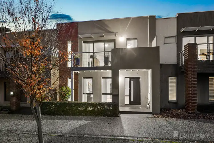 4 Stonebridge Lane, Pakenham VIC 3810