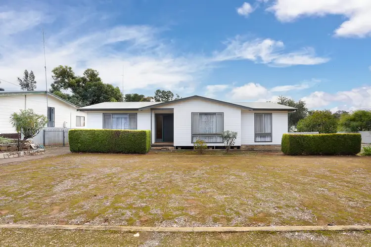 25 Essington Avenue, Clare SA 5453