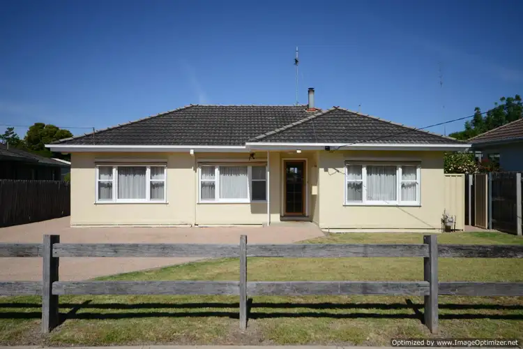 4 Dean Street, Bairnsdale VIC 3875
