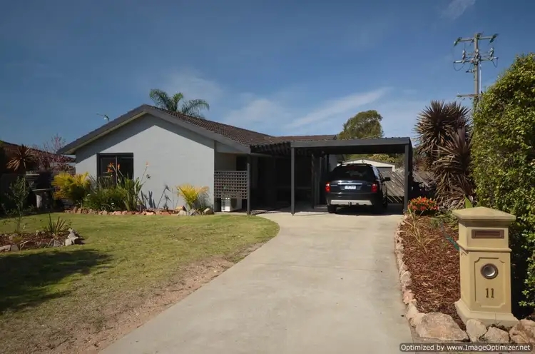 11 Lindsay Court, Wy Yung VIC 3875