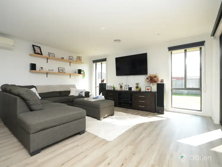 Second view of Homely house listing, 5 Dianella Place, Bairnsdale VIC 3875