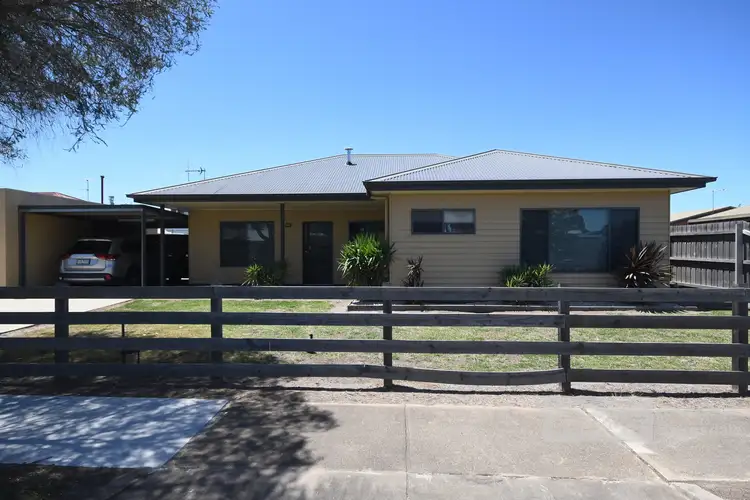 Second view of Homely house listing, 211B MacLeod Street, Bairnsdale VIC 3875