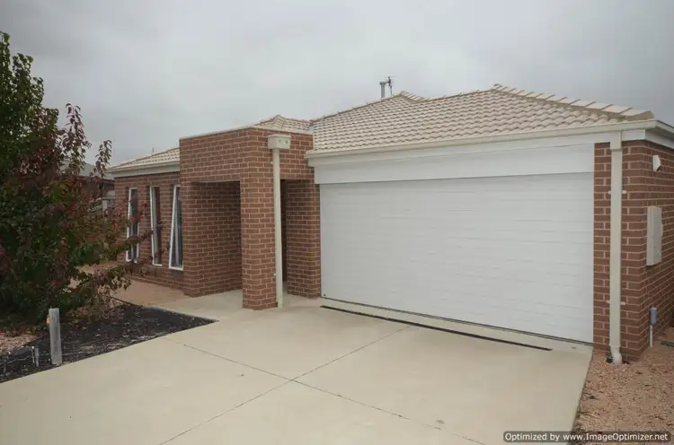 9 Len Cook Drive, Eastwood VIC 3875