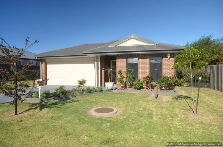 16 McKimmie Court, East Bairnsdale VIC 3875