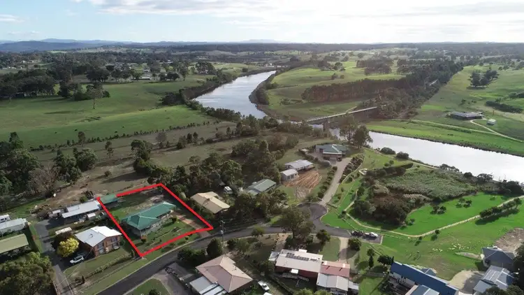 Second view of Homely house listing, 4 Bradley Court, Nicholson VIC 3882
