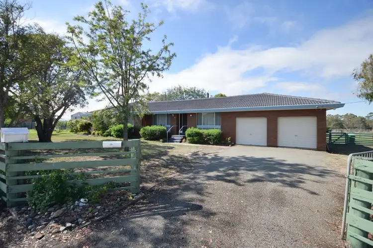 15 Dooley Street, Wy Yung VIC 3875