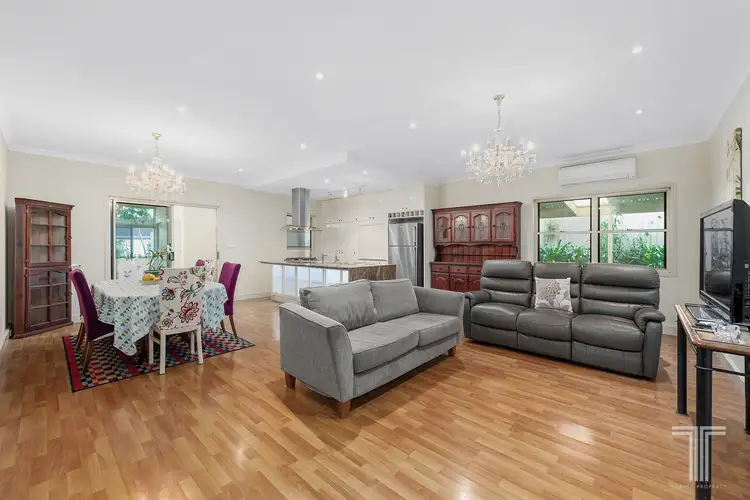 1039 Logan Road, Holland Park West QLD 4121
