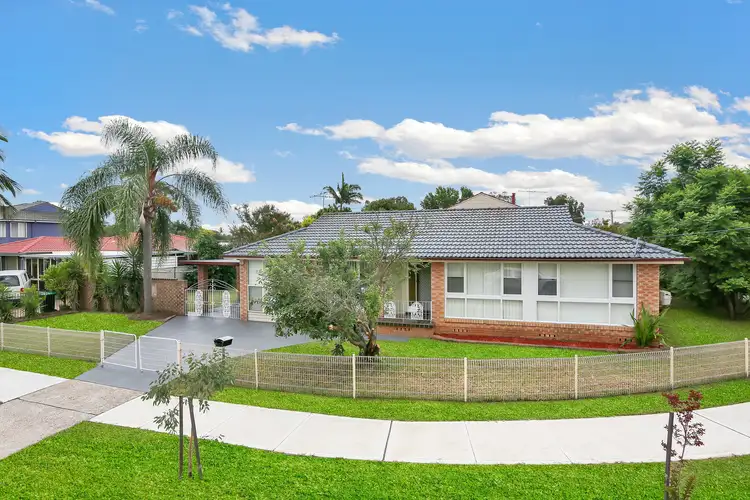 7 Greenmeadows Crescent, Toongabbie NSW 2146