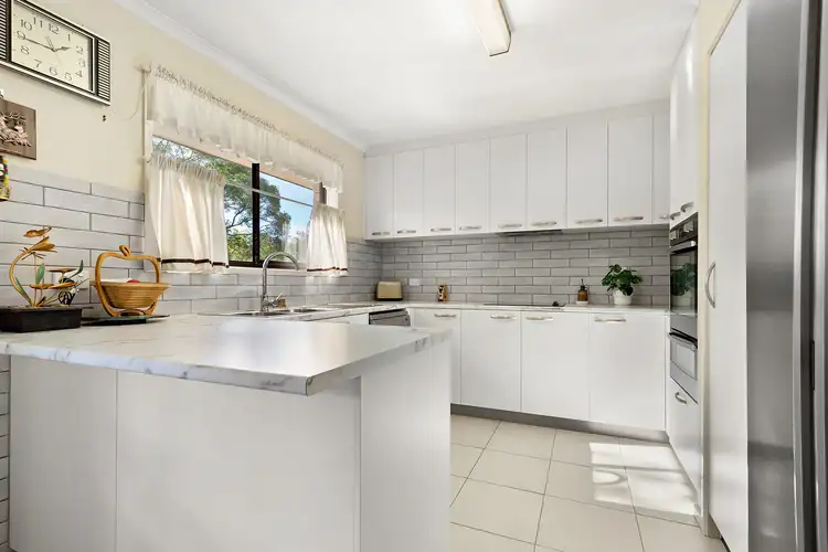 4 Clarinda Avenue, Springwood QLD 4127