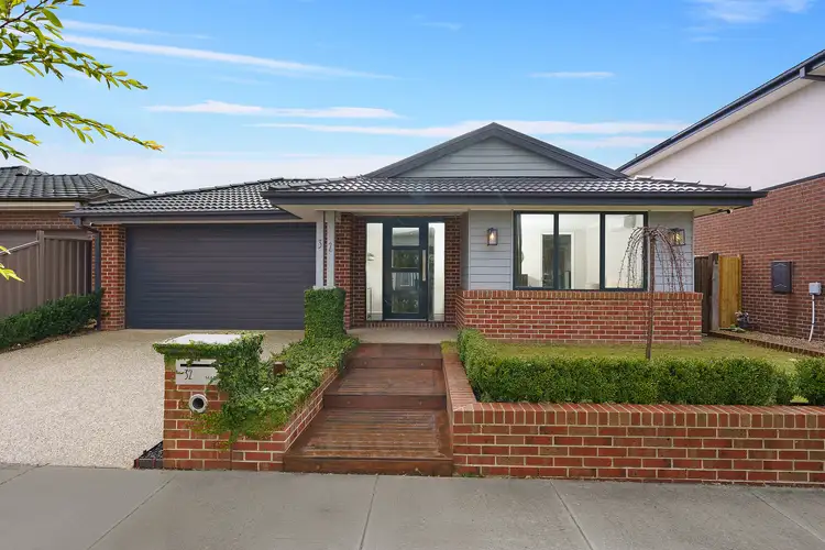 32 Aldergrove Parade, Mickleham VIC 3064