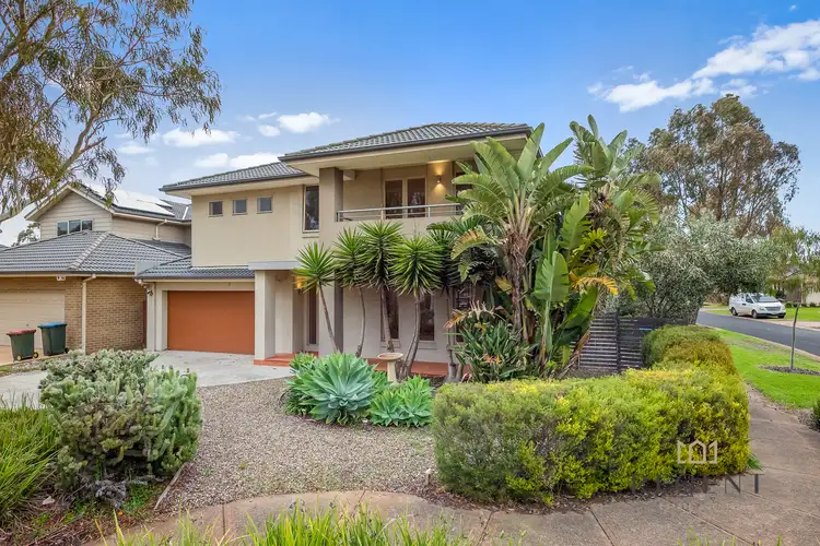 8 Monterey Bay Drive, Sanctuary Lakes VIC 3030