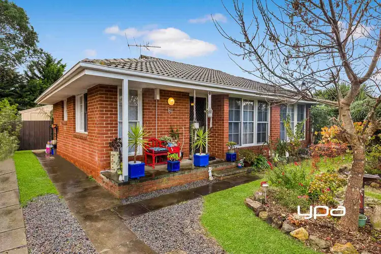 18 Felton Avenue, Sunbury VIC 3429