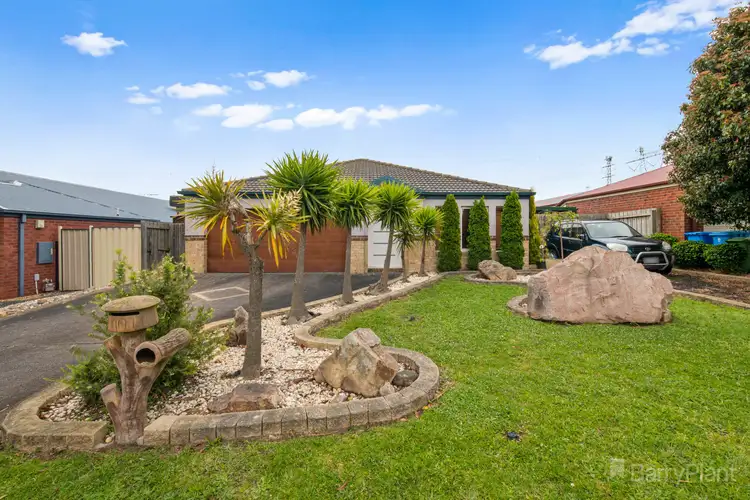 90 Langbourne Drive, Narre Warren South VIC 3805