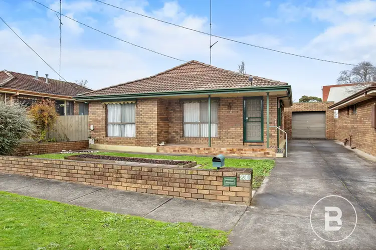 2/301 Main Road, Golden Point VIC 3350