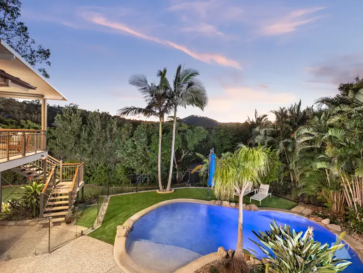 7 Williams Close, Brookfield QLD 4069
