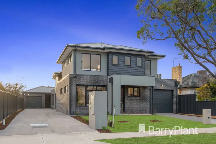 2/25 Manfred Avenue, St Albans VIC 3021