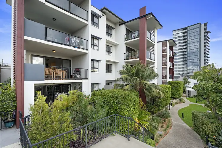 Main view of Homely unit listing, 19/11-15 Kitchener Street, Coorparoo QLD 4151