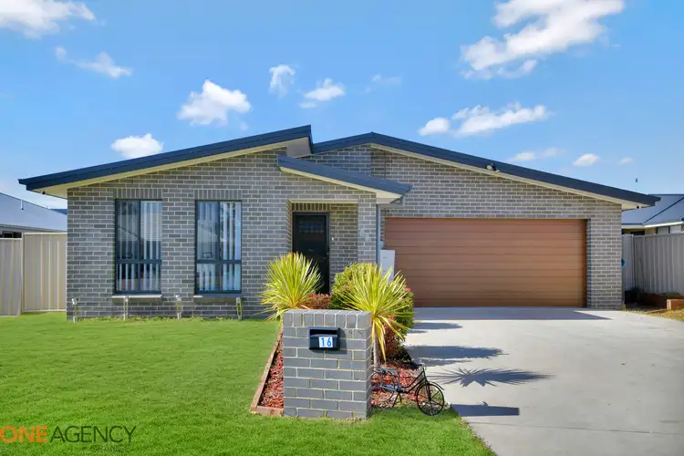 16 Hallaran Way, Orange NSW 2800