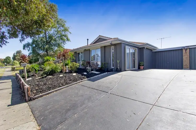 Main view of Homely unit listing, 2/22 Dunn Crescent, Langwarrin VIC 3910