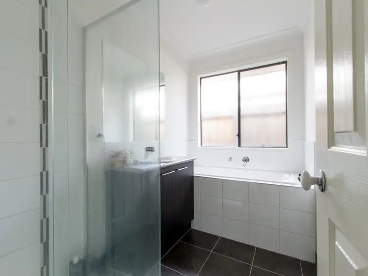 Fifth view of Homely unit listing, 4/9 Warren Wood Place, Langwarrin VIC 3910