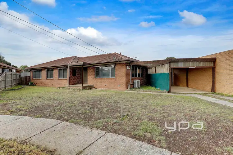 33 Cassandra Drive, Gladstone Park VIC 3043